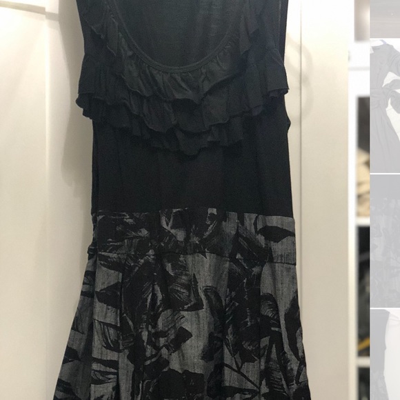Comfortable and flattering dress. - Picture 1 of 5